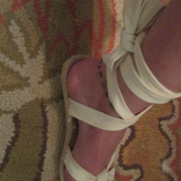 DKNY Tie Up Espadrilles Off White Size 9 VERY COOL - Picture 5 of 12